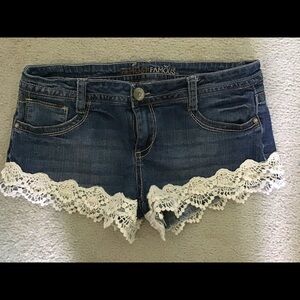 Almost Famous lace-trim denim shorts